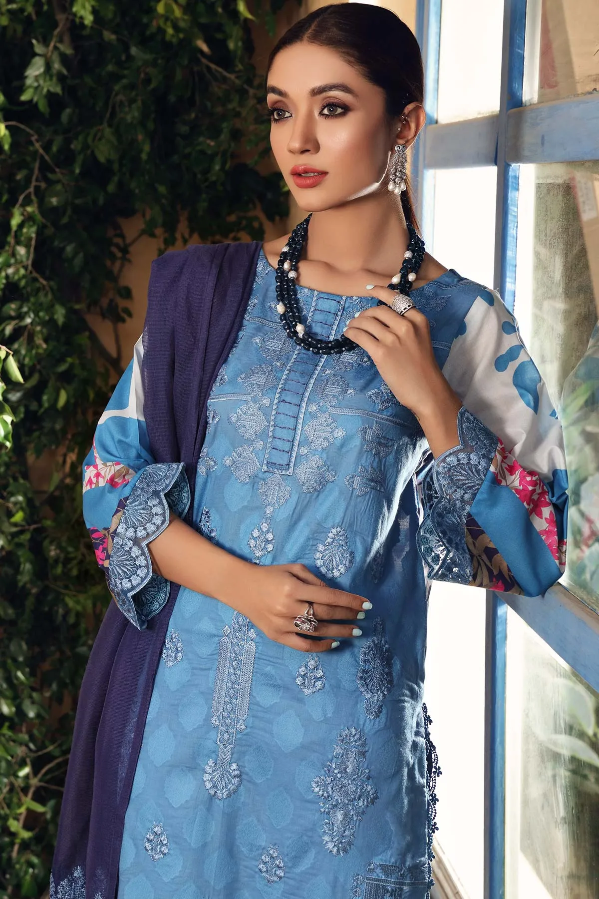 3 Pc Unstitched Embroidered Lawn With Chiffon Dupatta CN 21