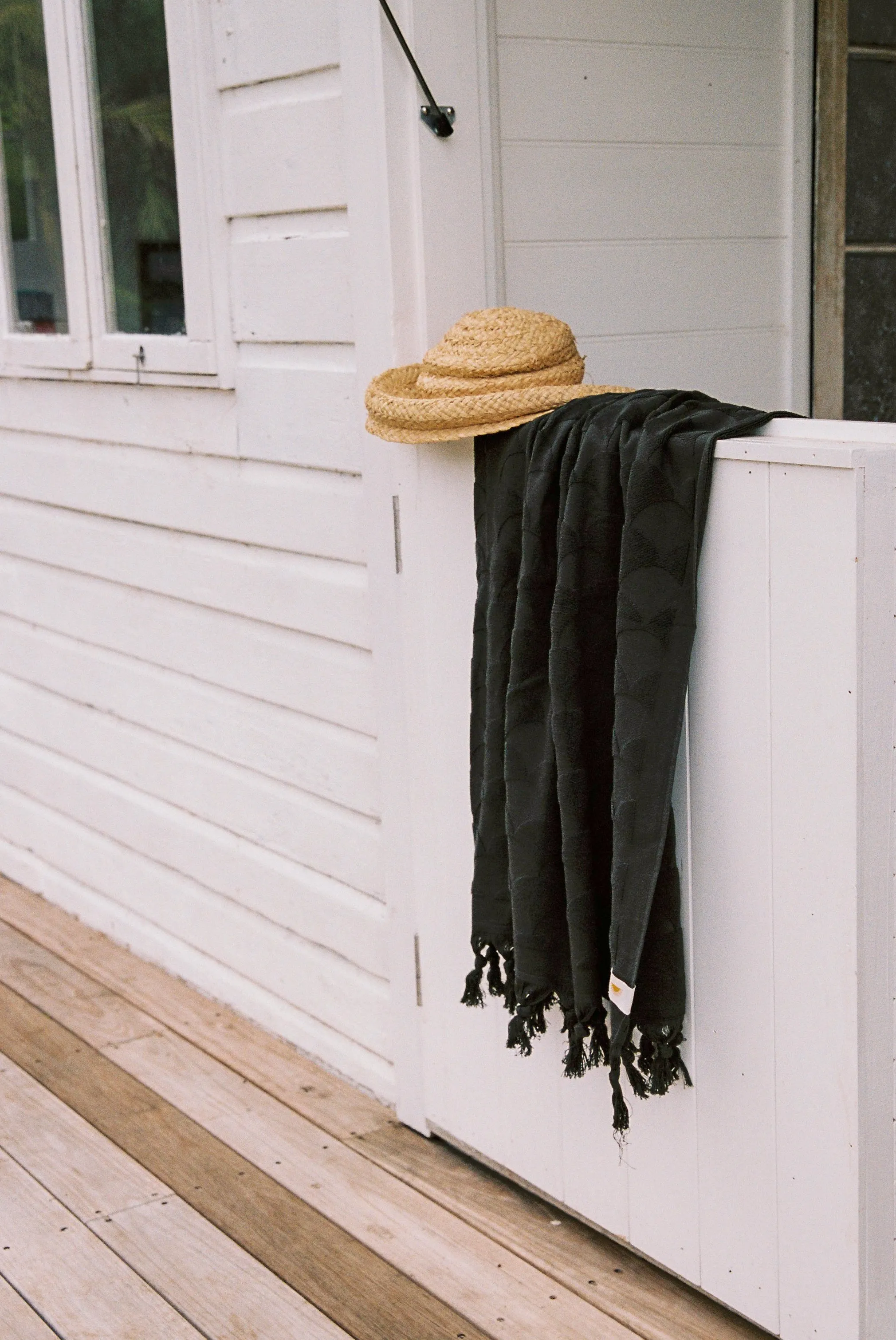 Vintage Black Wavy Beach Rug